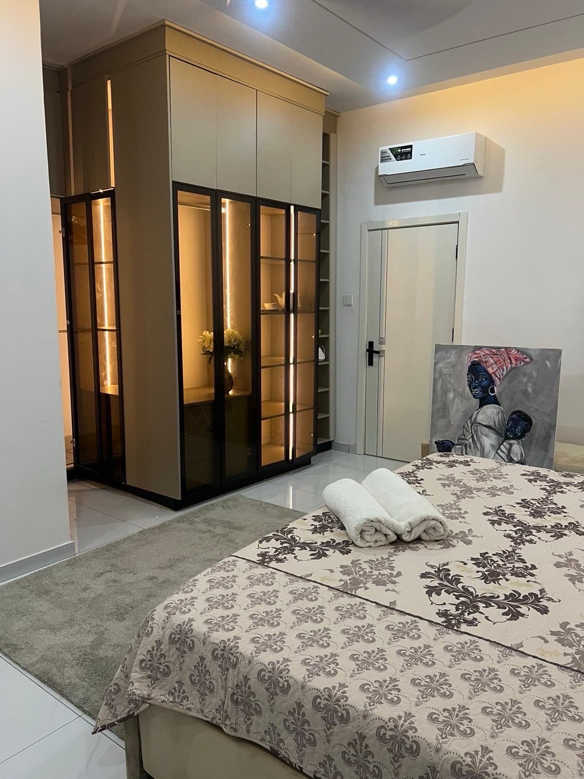 3 Luxury-bedroom